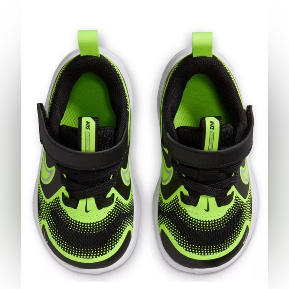 Nike BLACK/WLFGRY Lightweight Breathable Durable Cosmic Runner Sneakers